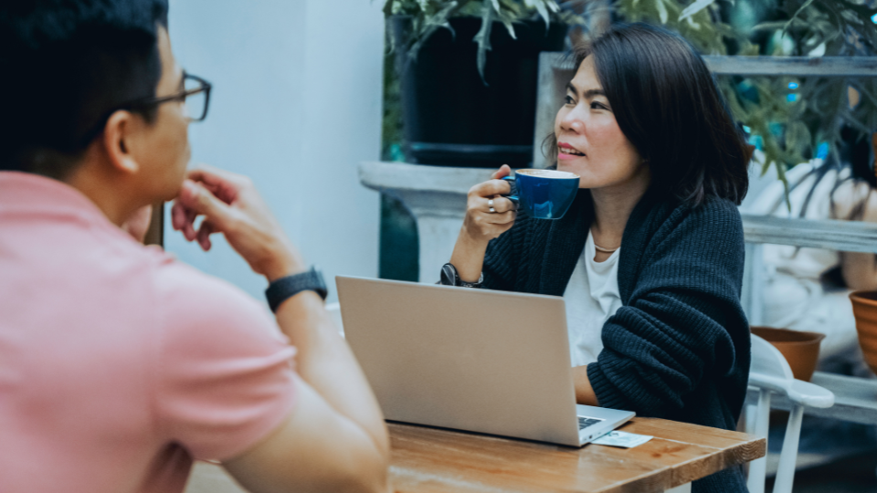 Trazabilidad blockchain en certificación de formación híbrida con datos online y presenciales integrados